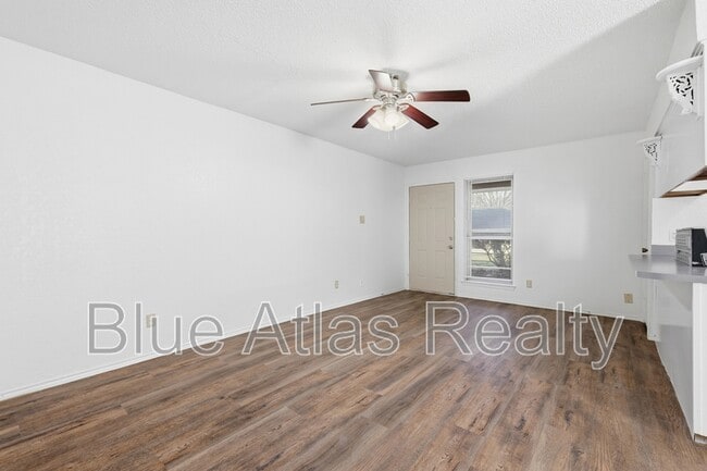 Building Photo - 222 Meador Ln