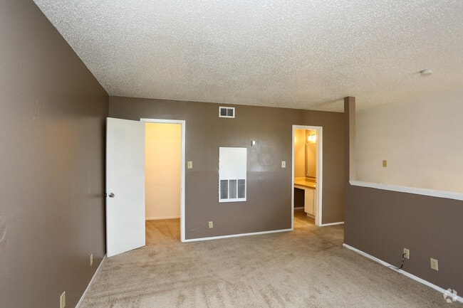 1BR-1BA B Bedroom - Hemingway House Apartments