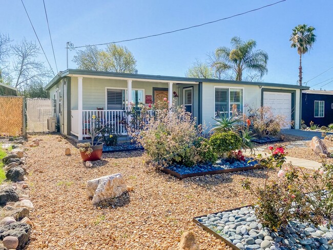 Foto del edificio - Beautiful Single-Story 2 Bedroom, 1 Bath w...