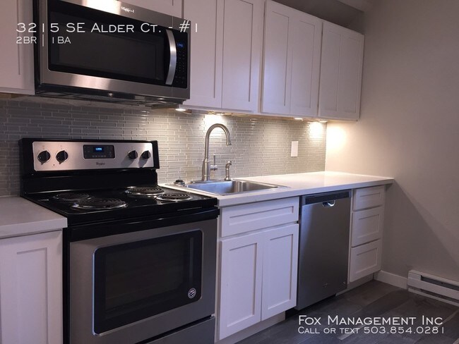 Building Photo - 3215 SE Alder Ct