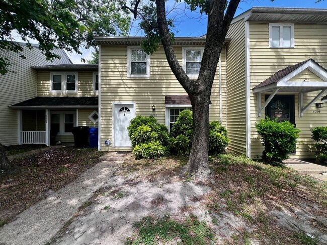 Foto del edificio - Charming Townhome in the Heart of Virginia Beach