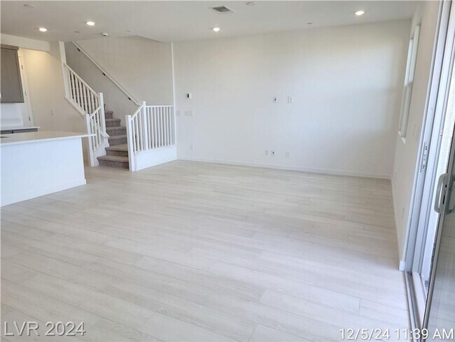 Foto del edificio - BRAND-NEW TOWNHOME IN THE NW!