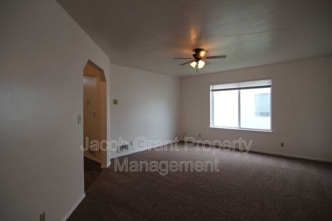 Building Photo - 627 Hoopes Ave