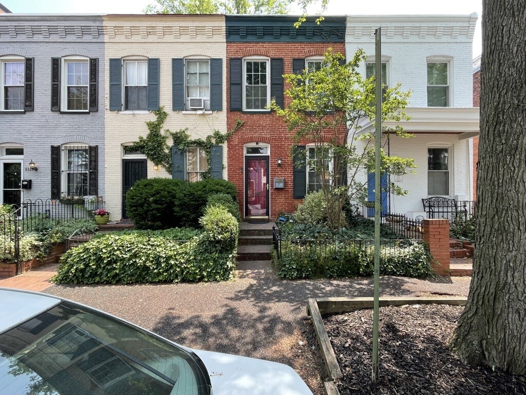 Foto principal - 522 10th St SE