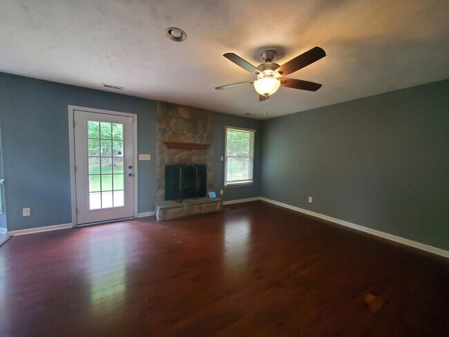 Foto del edificio - 7841 Gaelic Drive~ Springfield Crossing