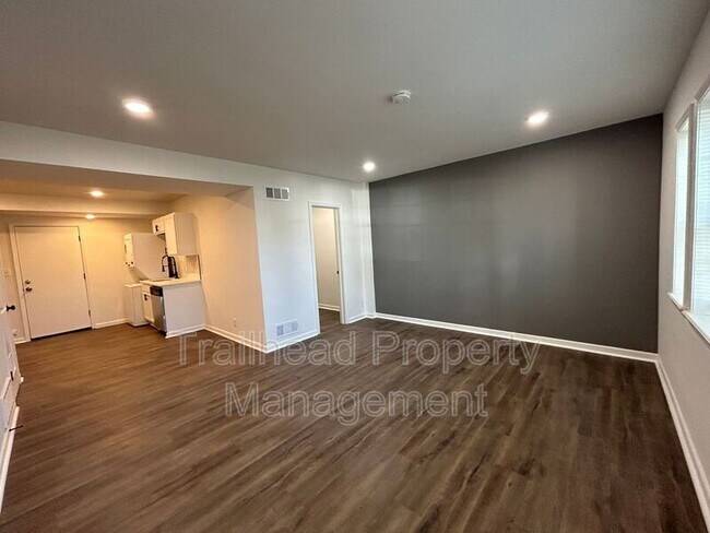 Building Photo - 6437 Brookside Blvd