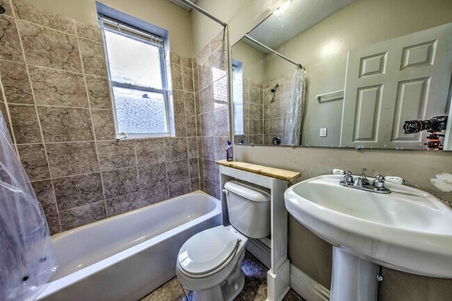 Foto del edificio - Recently Renovated 2 bedroom 1 bath home w...