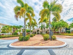 Building Photo - 718 Executive Center Dr