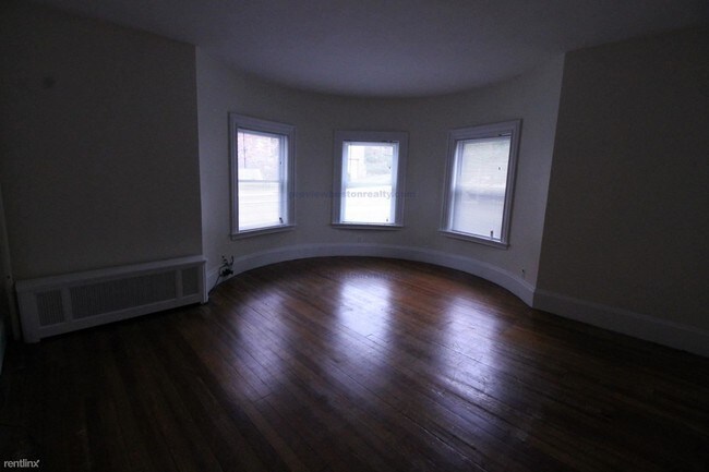 Foto del edificio - 111 Winthrop Rd