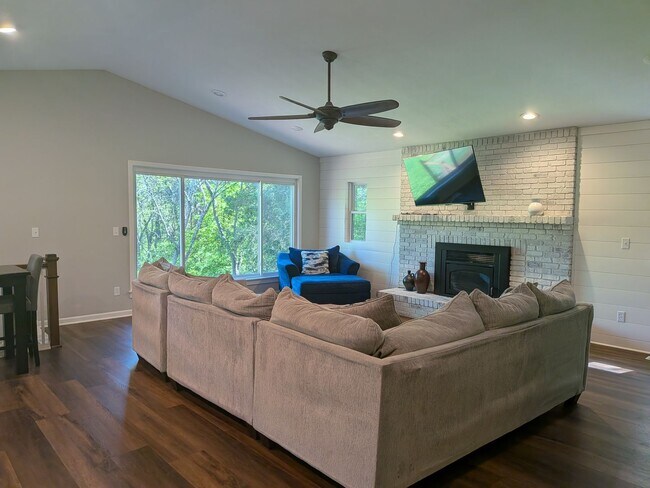 Foto del edificio - 7802 Rollingwood W Dr
