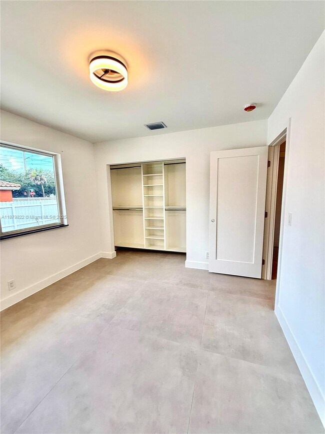 Foto del edificio - 5700 NW 8th Ave