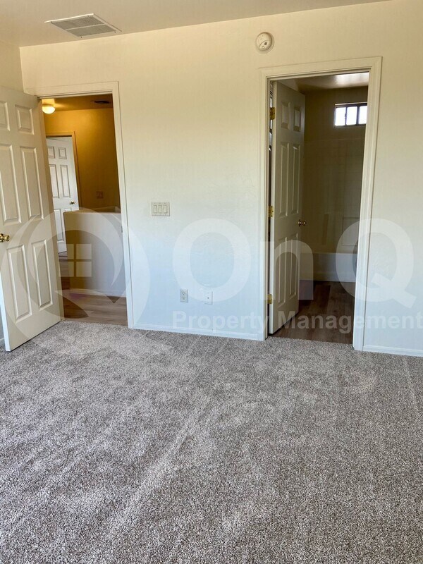 Building Photo - 9984 E Emberwood Dr