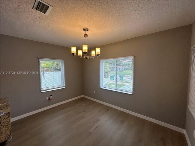 Foto del edificio - 1436 SW 21st St