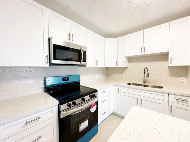 Building Photo - 5958 NW 29th Pl