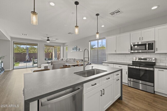 Building Photo - 41448 N Bent Creek Way