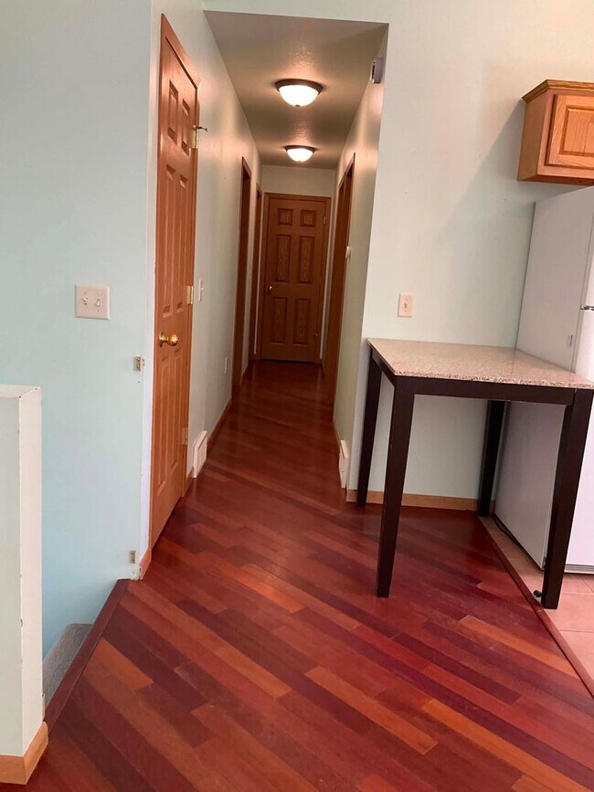 Foto del edificio - Updated 3BR Home with Fenced Yard – Outside Marquette