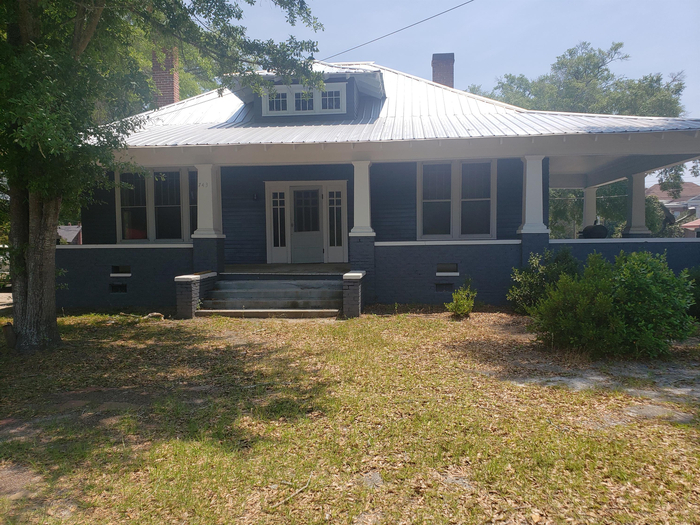 Foto principal - 741 Bridge St