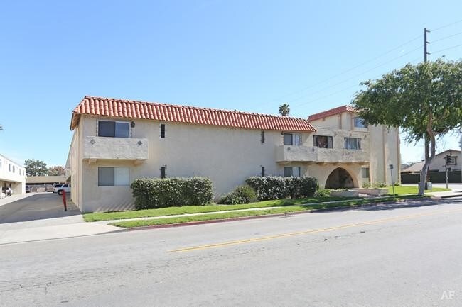 Primary Photo - 1930 Lantana St