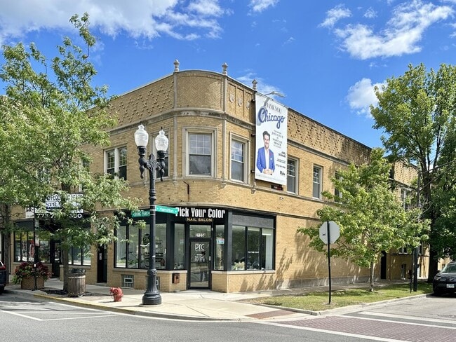 Building Photo - 3953 N Hamilton Ave