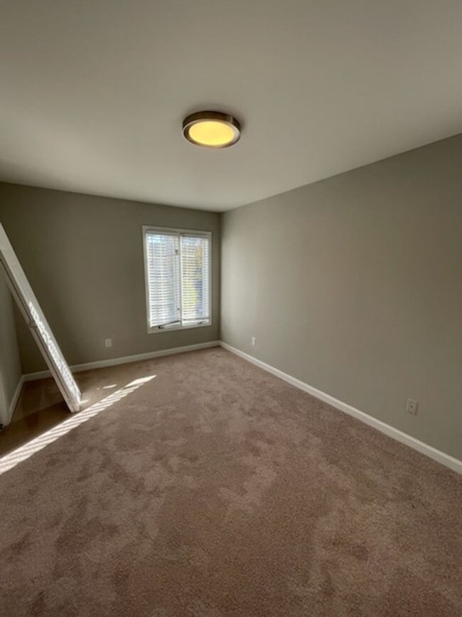 Building Photo - 1401 W. First Street Apt C