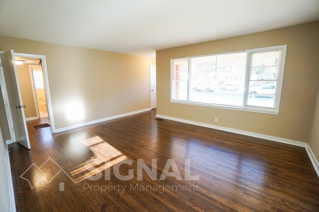 Foto del edificio - 748 Meadowbrook Dr