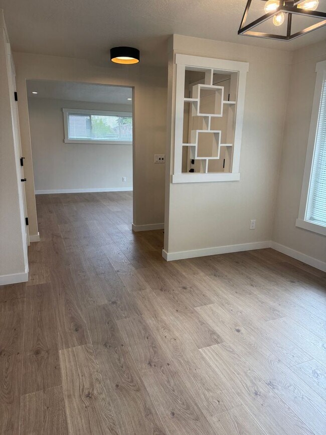 Foto del edificio - Completely remodeled, beautifully updated, available now, 3 bedroom, 1.5 bath home in desirable n...