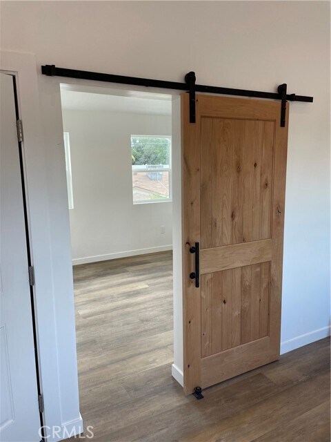 Foto del edificio - 24308 Victory Blvd