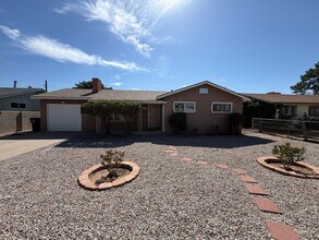 Building Photo - 2838 La Veta Dr