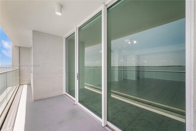 Foto del edificio - 800 Claughton Island Dr