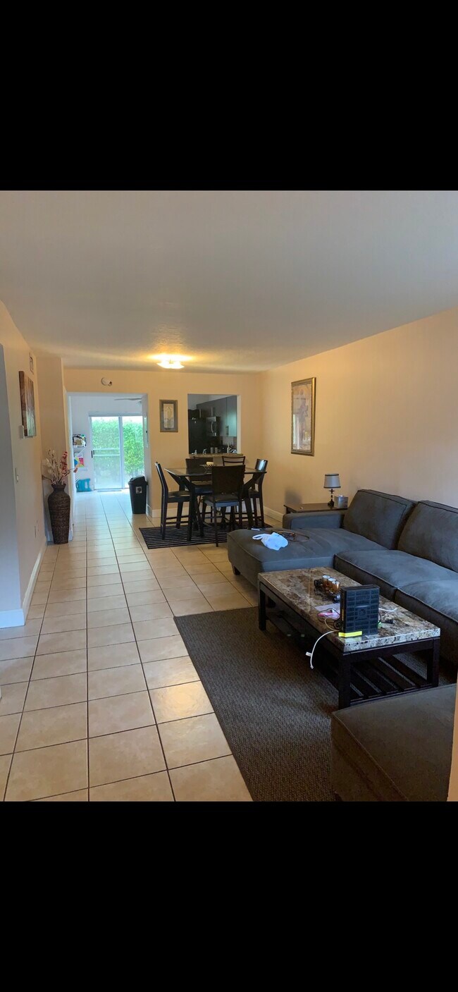 Foto del edificio - 4785 SW 62nd Ave