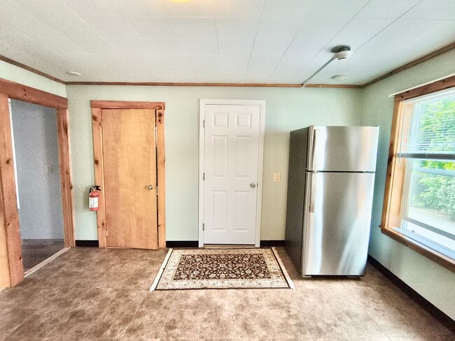 Building Photo - 48 Bentley St