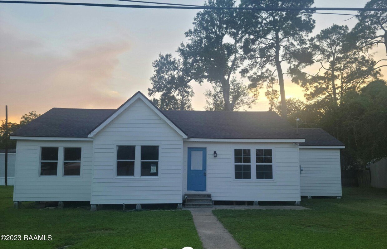 306 S Jefferson St, Broussard, LA 70518 House Rental in Broussard, LA