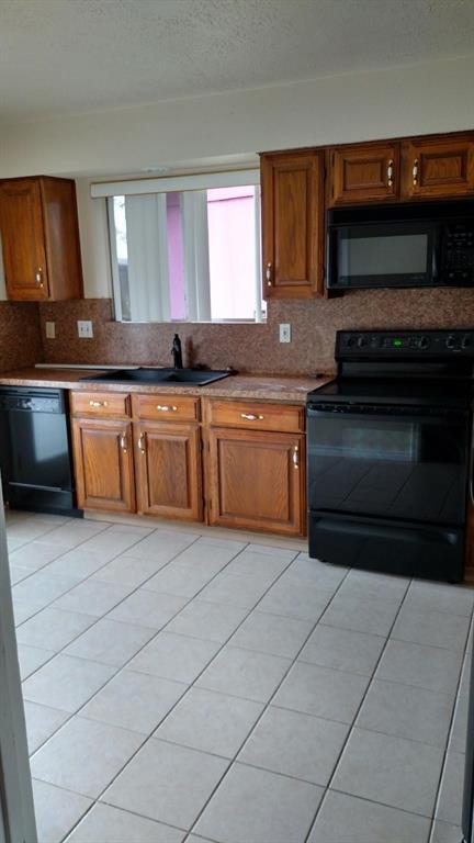 Foto del edificio - 12806 Drifting Winds Dr