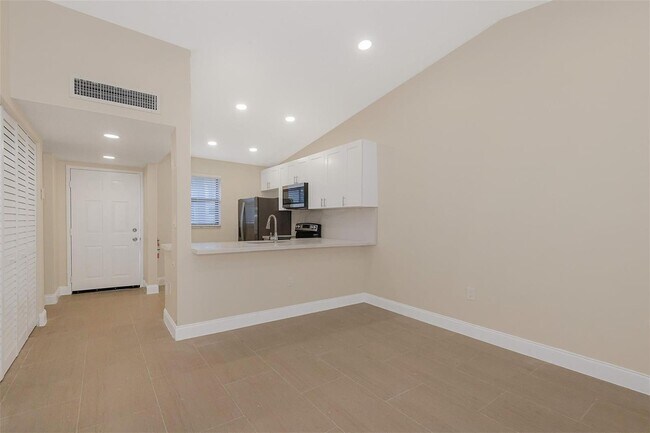 Foto del edificio - 9951 Nob Hill Pl