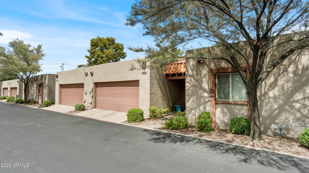 Foto principal - 1220 E Encantada Pl