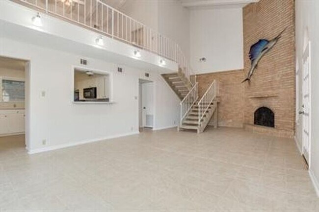 Foto del edificio - 3007 Westlake Drive Unit B