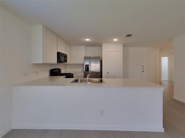 Building Photo - 1616 Parlier St