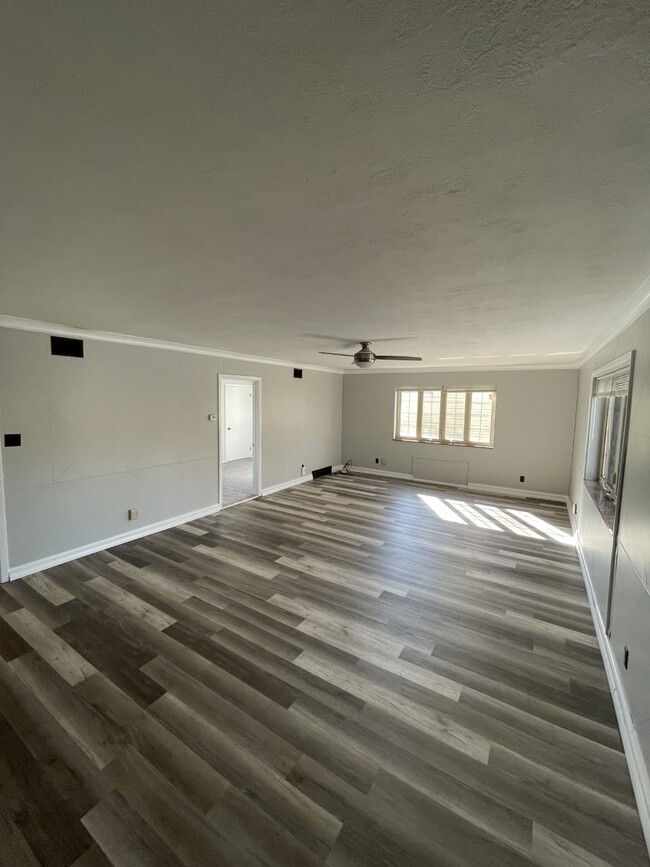 Building Photo - 301 Bigham St