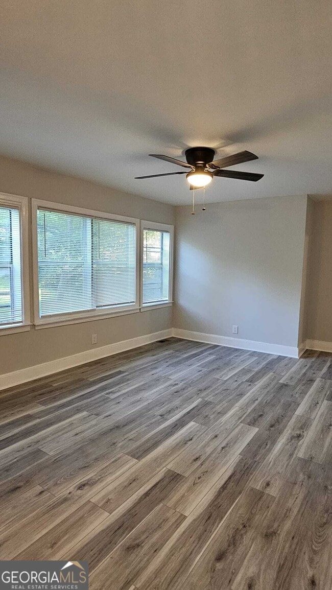 Building Photo - 1830 Meadow Ln