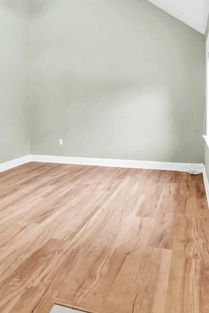 Foto del edificio - 310 Cedar Ave N