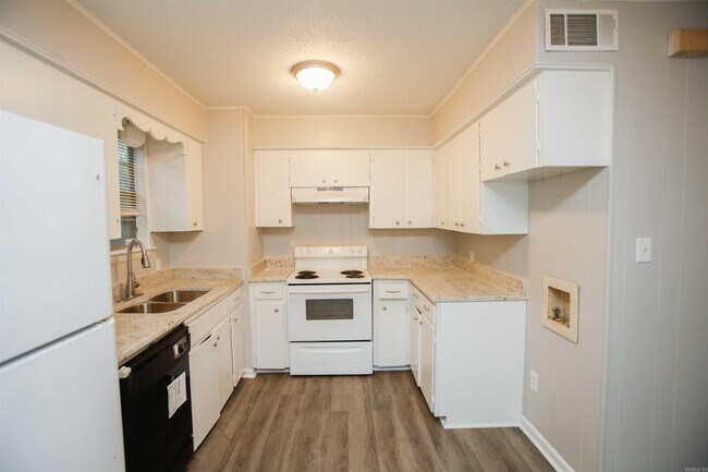 Foto del edificio - 2100 Virginia Dr