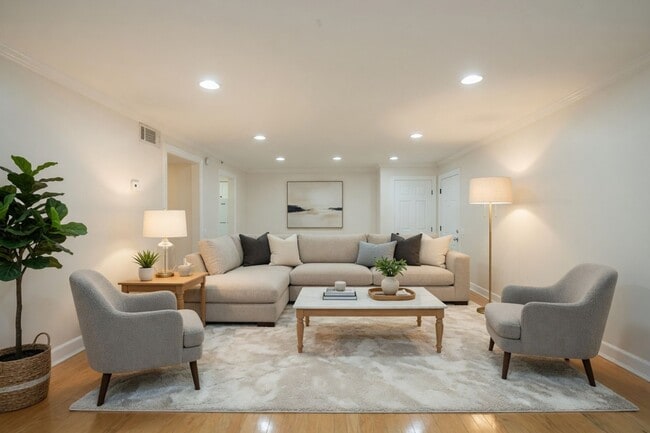 Photo - 525 N Dupont Ave Apartment