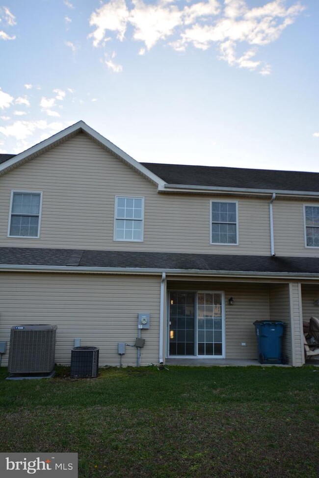 Building Photo - 1103 Laurel Ct