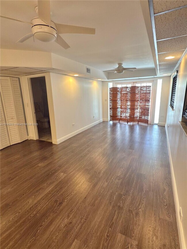 Foto del edificio - 12805 NE 11th Ct