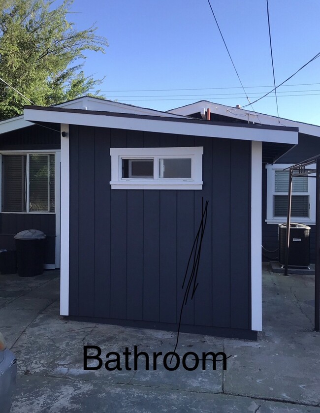 Detatched private bathroom (not shared) - 12623 Beverly Blvd