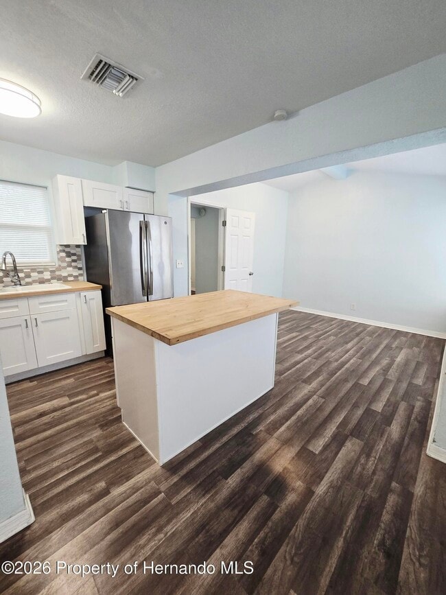 Building Photo - 513 Hollyhock Ln