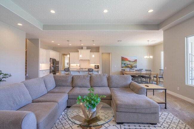 Building Photo - Stunning 5 Bed, 3 Bath Home with a 3 Car Garage