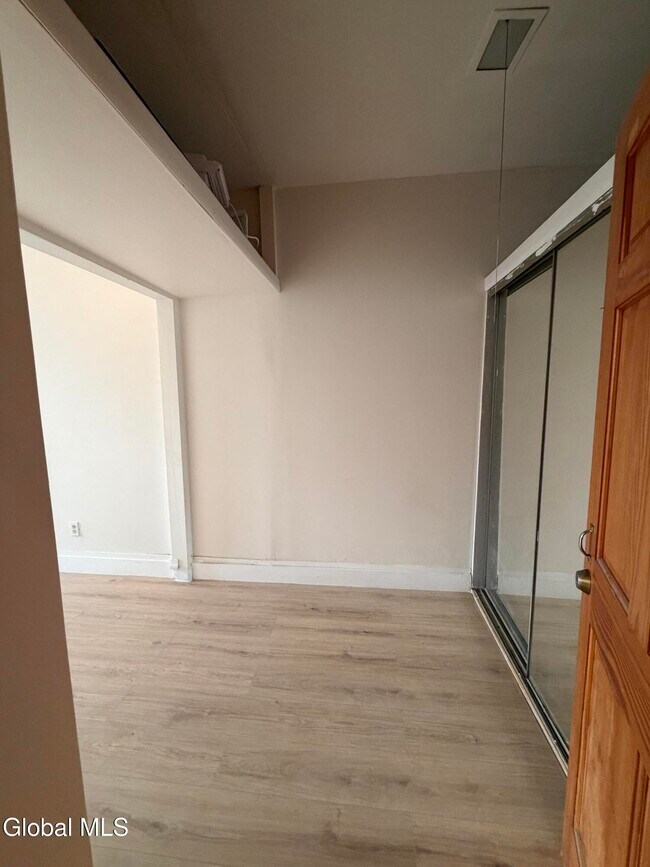 Building Photo - 54 Westerlo St