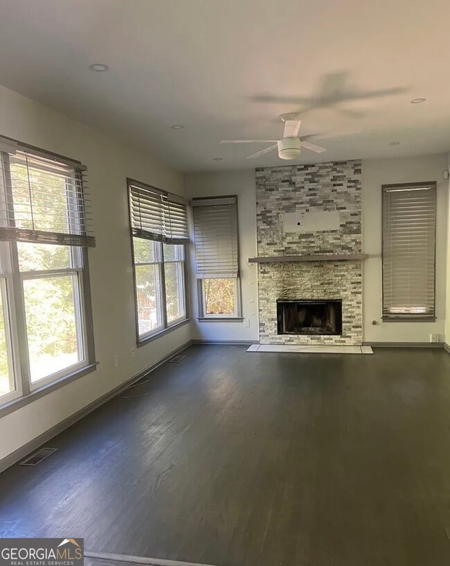 Building Photo - 3335 Prairie Dr