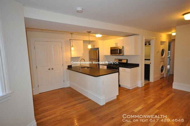 Building Photo - South End 2 bed NO FEE July 1